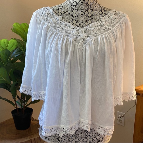 American Rag Cie White Crochet V-Neck Blouse - Picture 2 of 6